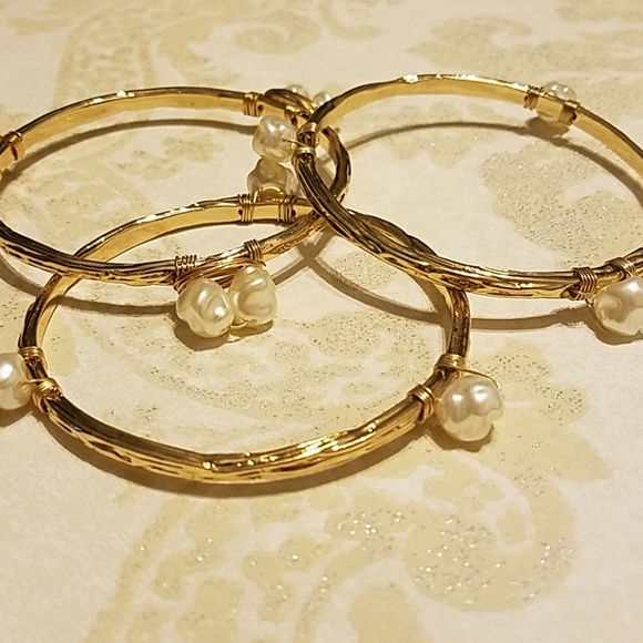 3 piece goldtone bangle set. - Picture 4 of 4